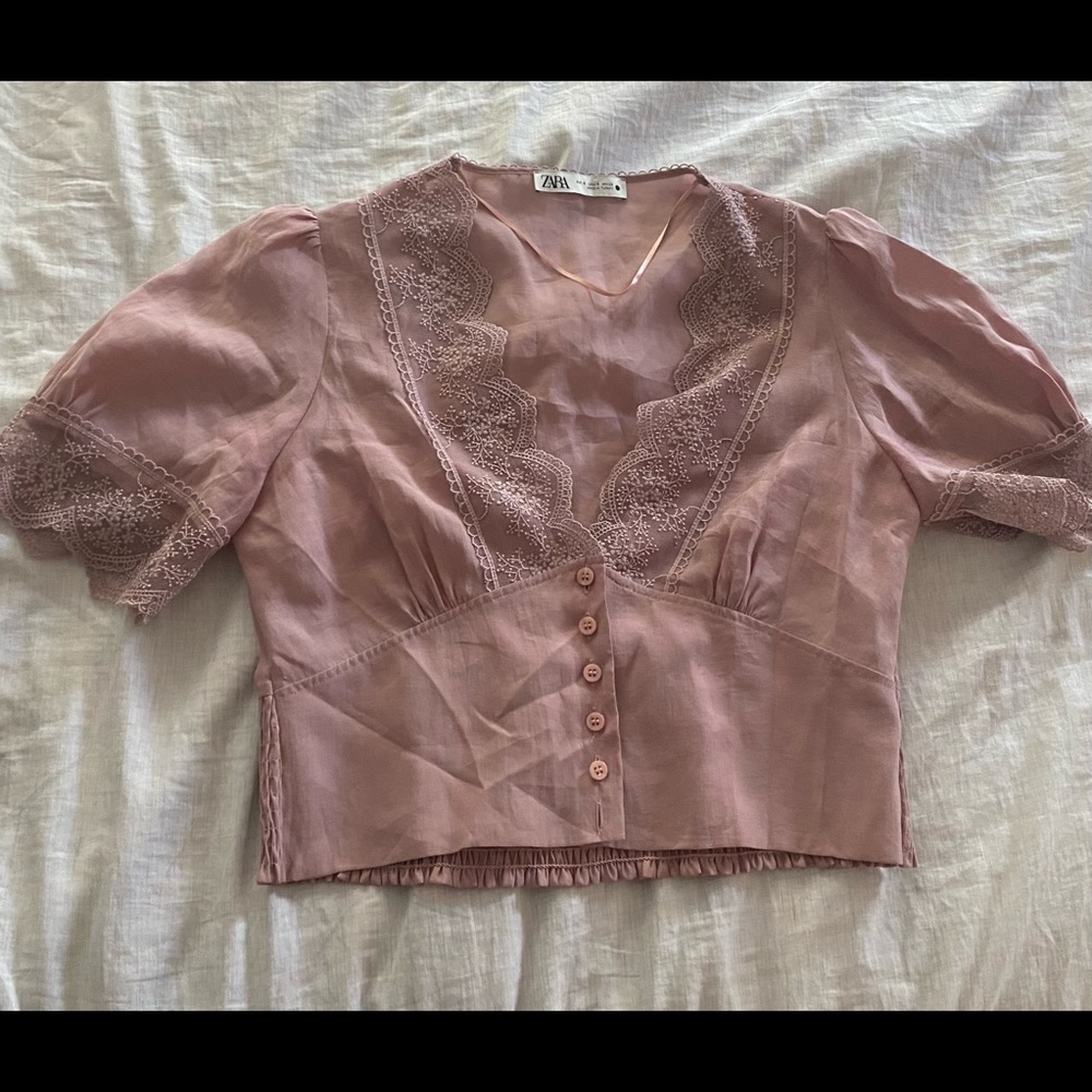 Zara Mauve Crop top button up blouse with lace detail - size small